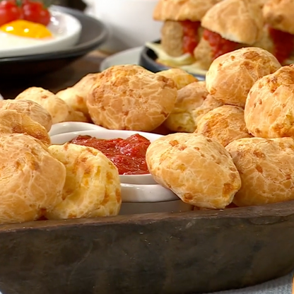 Papa Mountain cheese bread rolls served with marinara sauce on a wooden plate Gluten-free cheese bread rolls by Papa Mountain with marinara dipping sauce — clean label snack on a rustic wood serving plate Warm cheese bread rolls paired with savory marinara sauce, served rustic-style on a wood plate — a clean, craveable comfort snack by Papa Mountain #PapaMountain
#ComfortFoodRedefined
#RusticSnacks
#CheeseBreadAndMarinara
#CleanLabelComfortFood
#nosoy
#WholesomeSnackMoment
#noseedoil